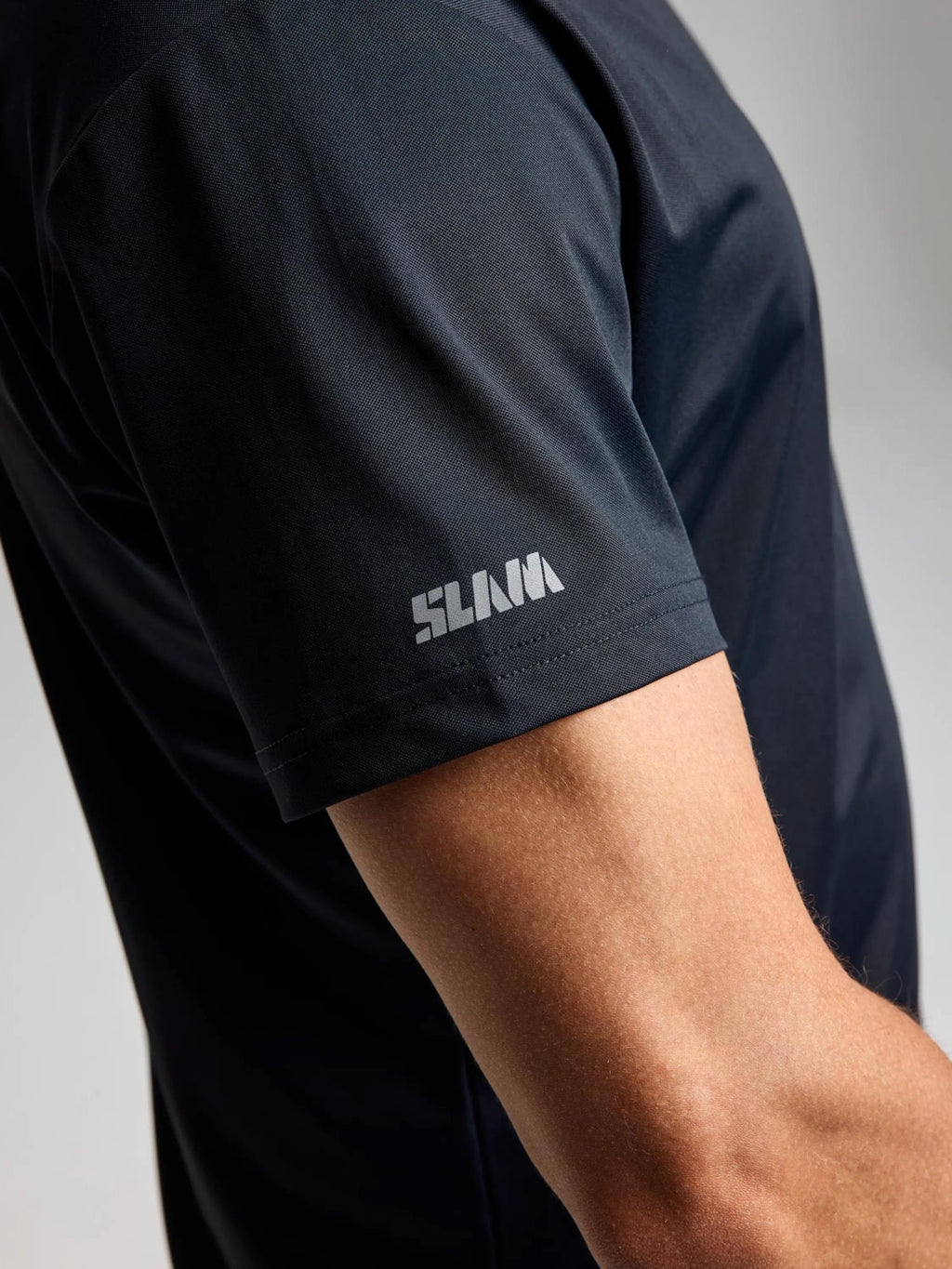 TECH PIQUE T-SHIRT - Fekete