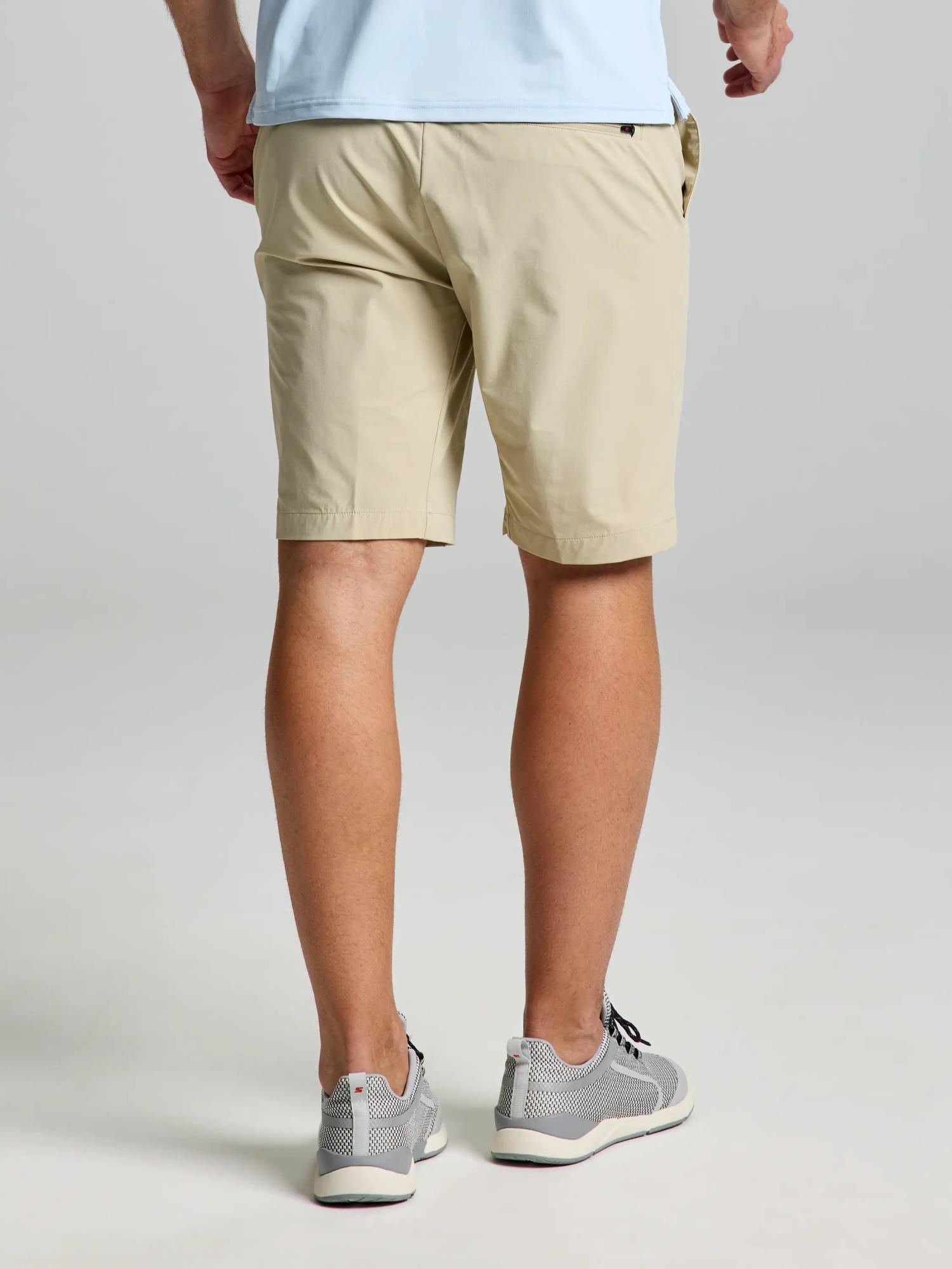TECH CHINO SHORT - Dry Sand