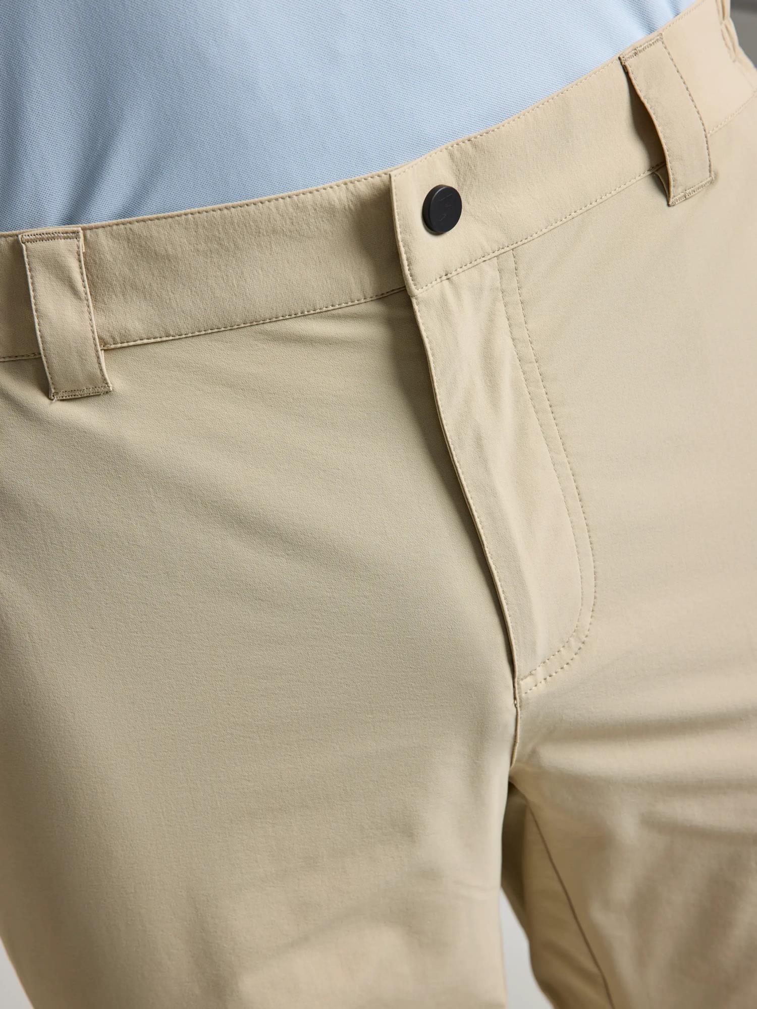 TECH CHINO SHORT - Dry Sand