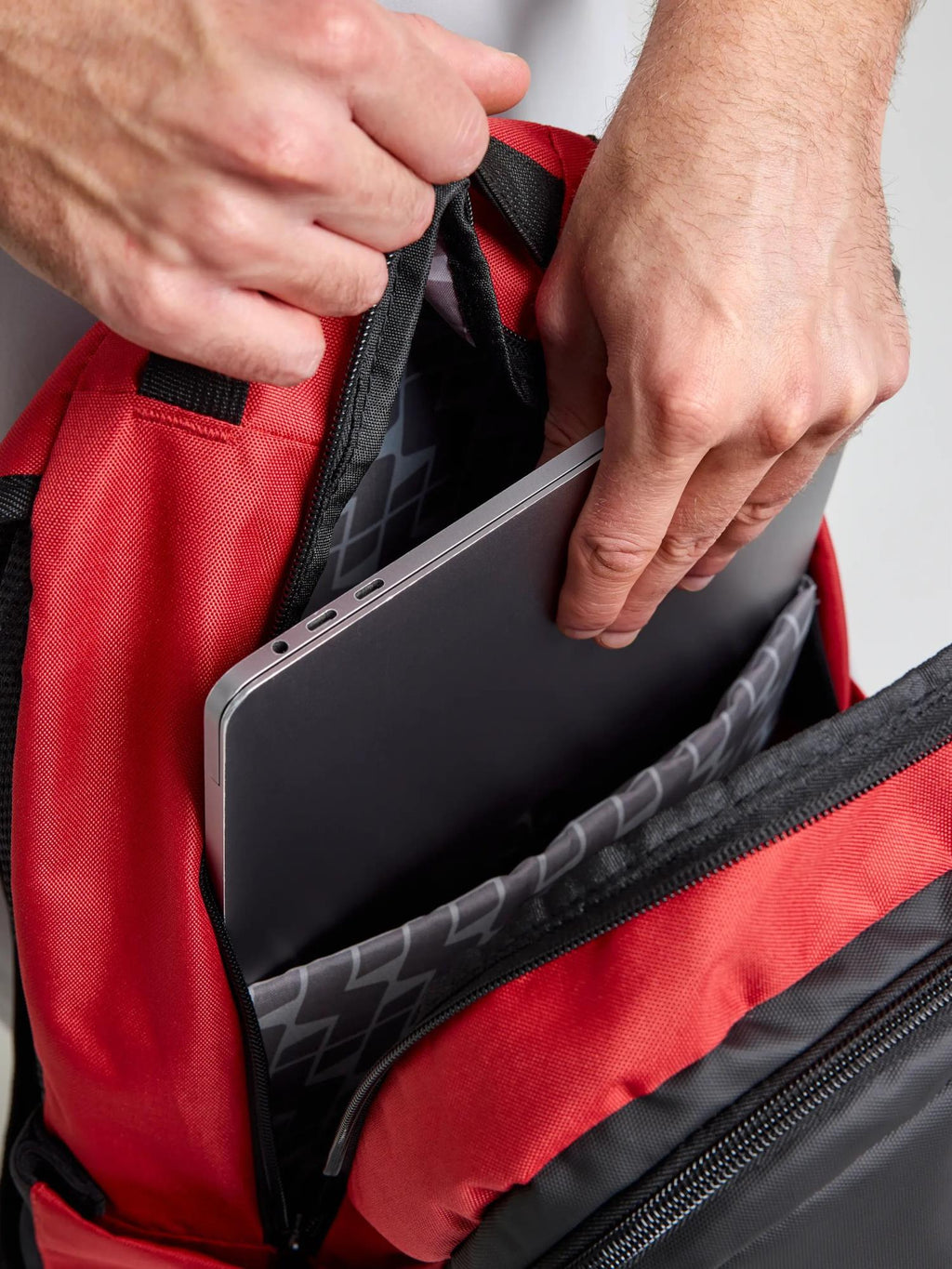 BACKPACK - Fekete/Piros