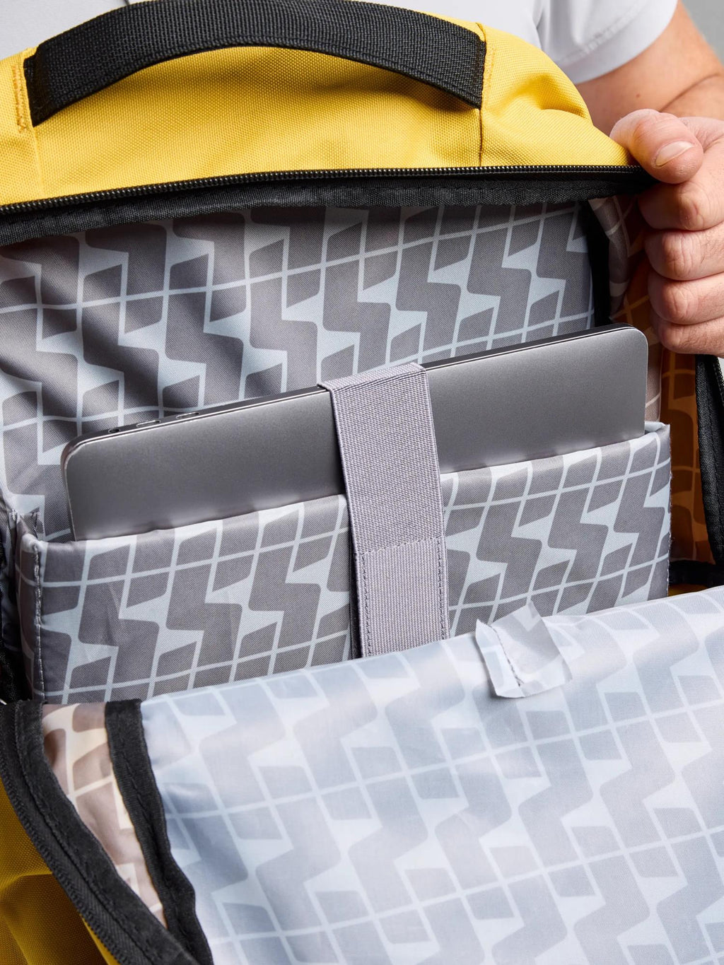 BACKPACK - Fekete/Sárga